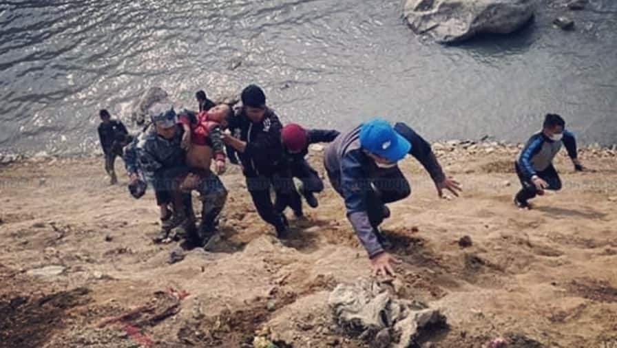 पर्वतमा महोत्सव हेर्न गएका बालकलाई नदीले बगाएपछि…