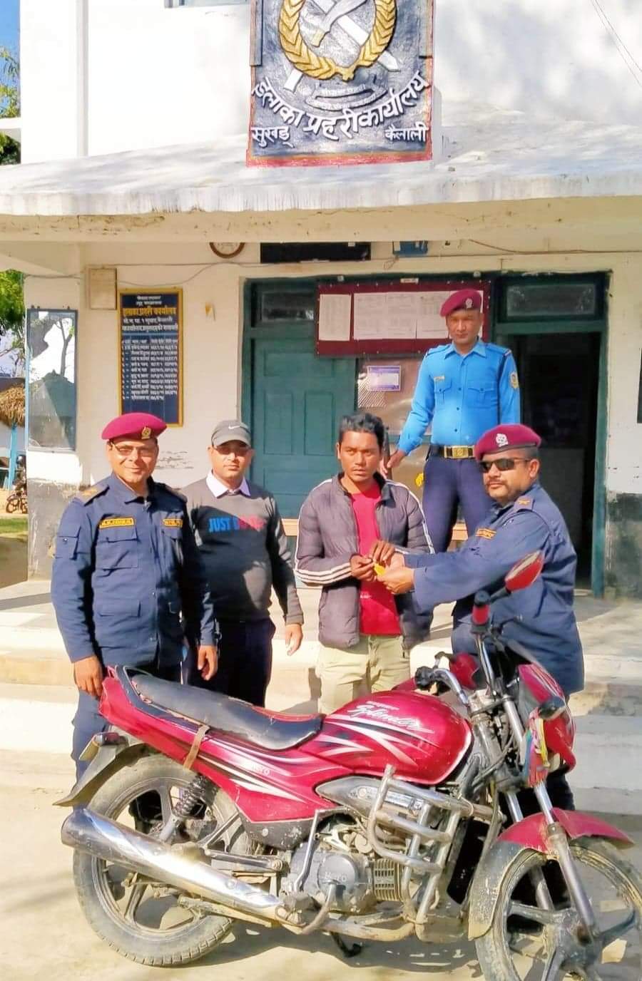 सुखड प्रहरीले चौरी भएको बाईक १२ घन्टामा भेटाई जिम्मा लगायो