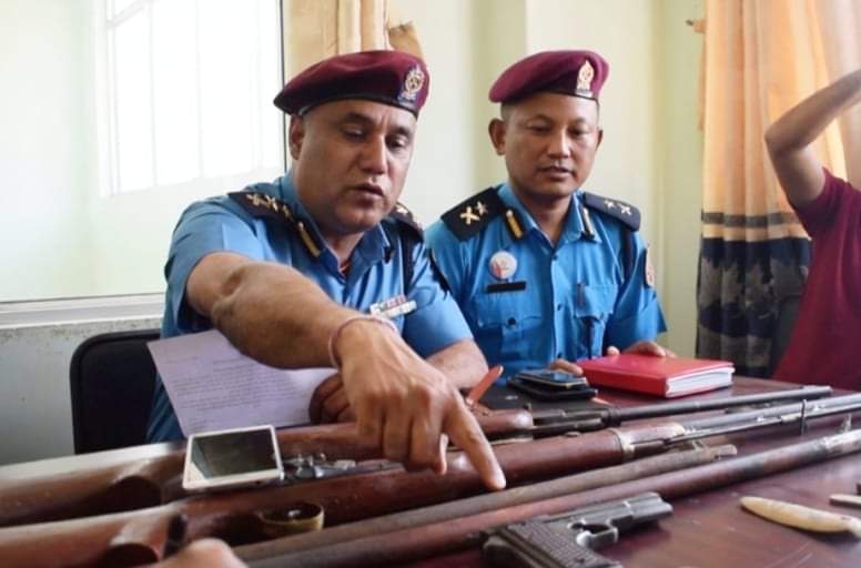 नेपाल प्रहरीले ठुलो परिणाको हतियार बरामद