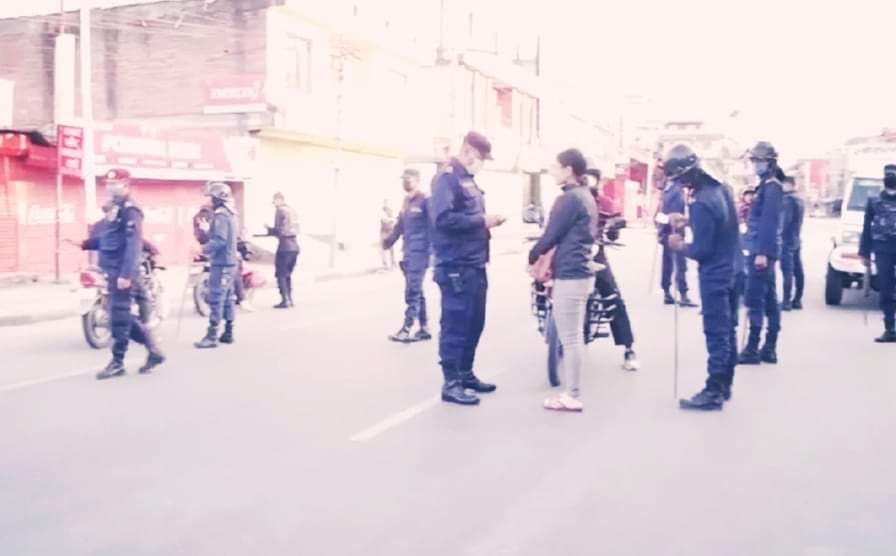 लकडाउनको दोस्रो दिन काठमाडौंबाट ३०२ सवारीसाधन नियन्त्रणमा