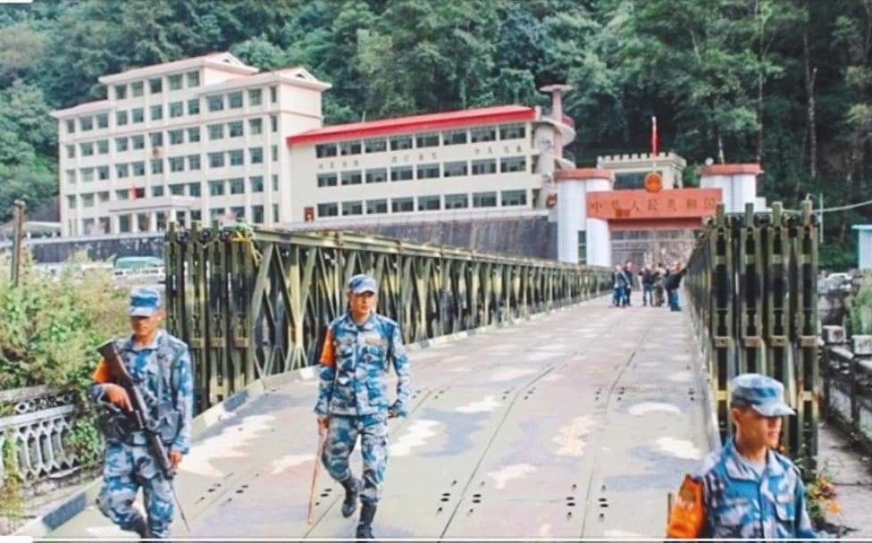 ३ महिनापछि तातोपानी नाका सञ्चालनमा भित्रिन थाले स्वास्थ्य सामाग्रीहरु