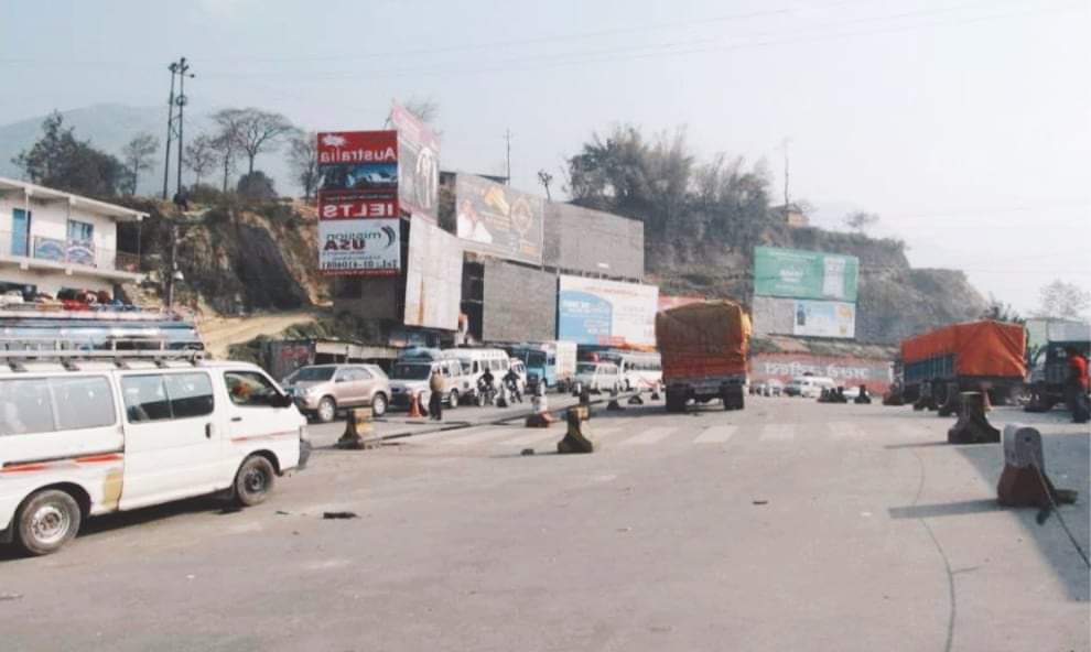 लकडाउन उलंघन भए पछी पास भएका पनि नाकाहरुबाट फिर्ता