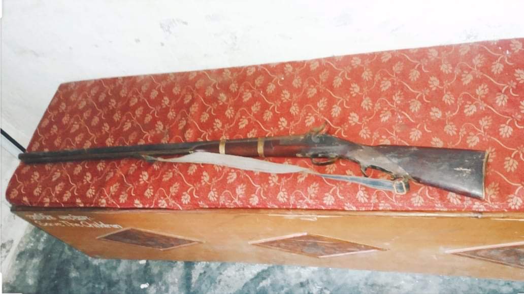 भरुवा बन्दुक मृगको मासु मृत कालिज सहित एक जना पक्राउ