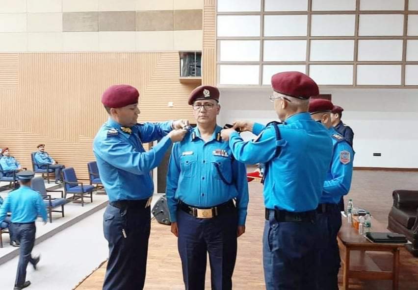 बढुवा भएका नेपाल प्रहरीका SSP र SP ले लगाए दर्ज्यानी चिन्ह