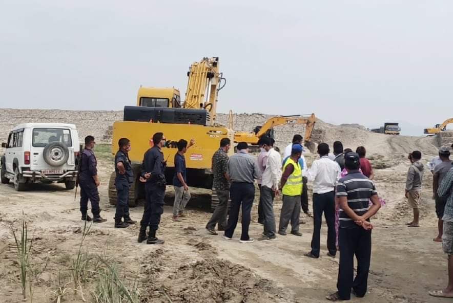 बिकास निर्माणको नाममा नदीजन्य दोहन असार १ गतेदेखि उत्खननमा रौक