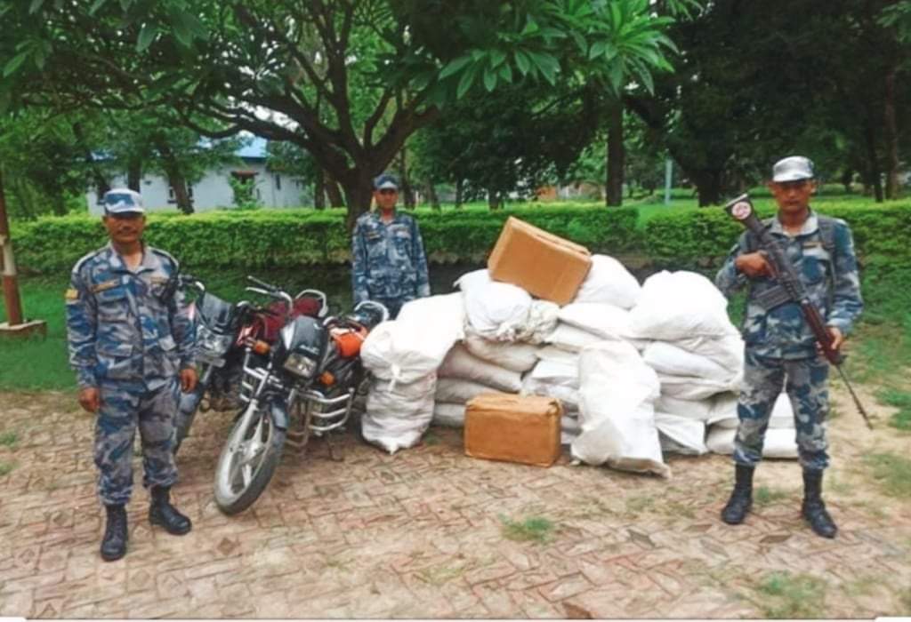 सशस्त्र प्रहरी बाँकेले लाखौंको अवैध सुर्तीसहित भारतीय मोटसाइकल पक्राउ