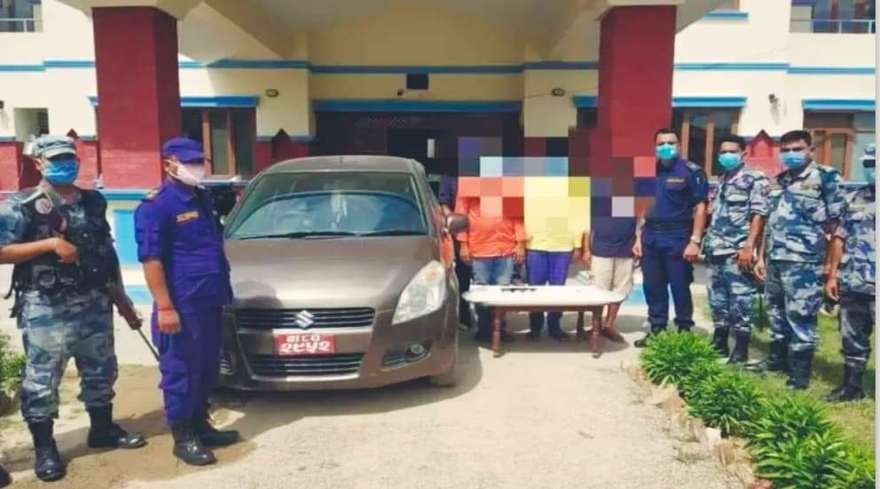 कृष्णनगरमा प्रहरीद्वारा अवैध चांदी पाउजु पक्राउ