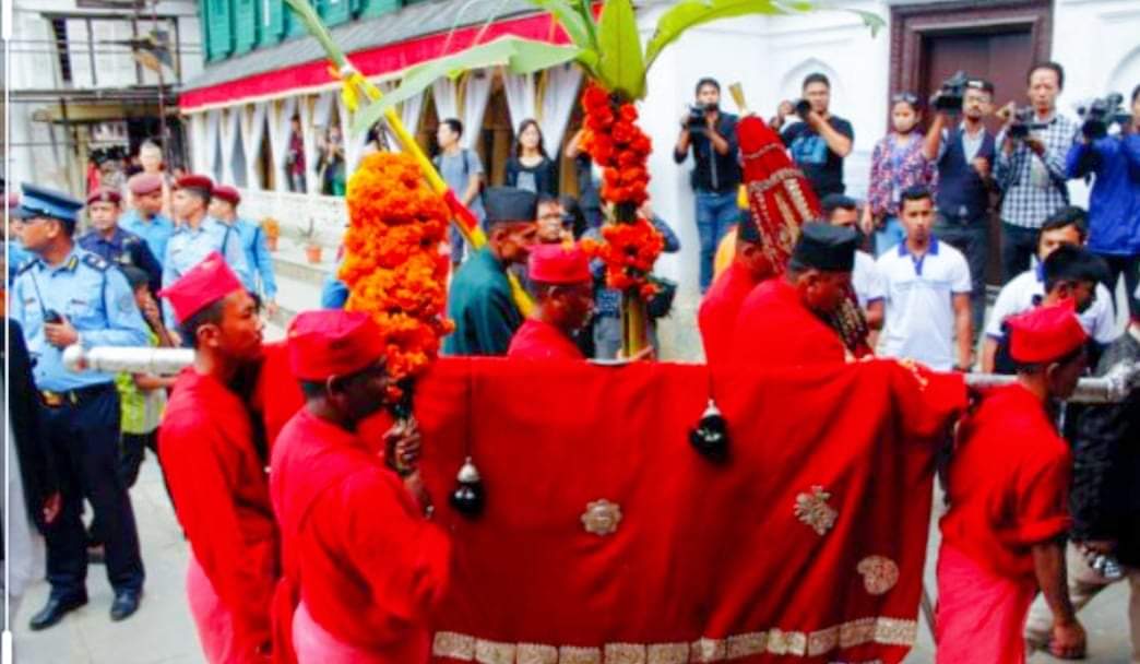 नवरार्तीको फुलपाती भित्र्याइँदै