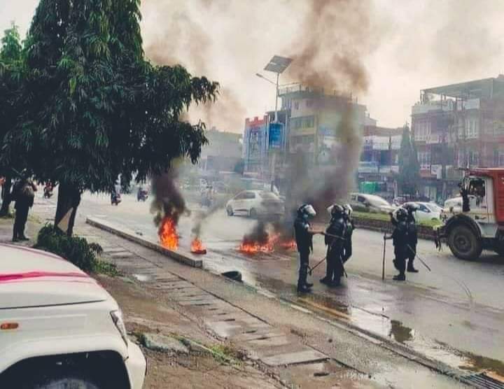 प्रदेश राजधानी सार्ने निर्णयको बिरोधमा बुटवलमा प्रदर्शन सरकारी गाडीमा तोडफोड