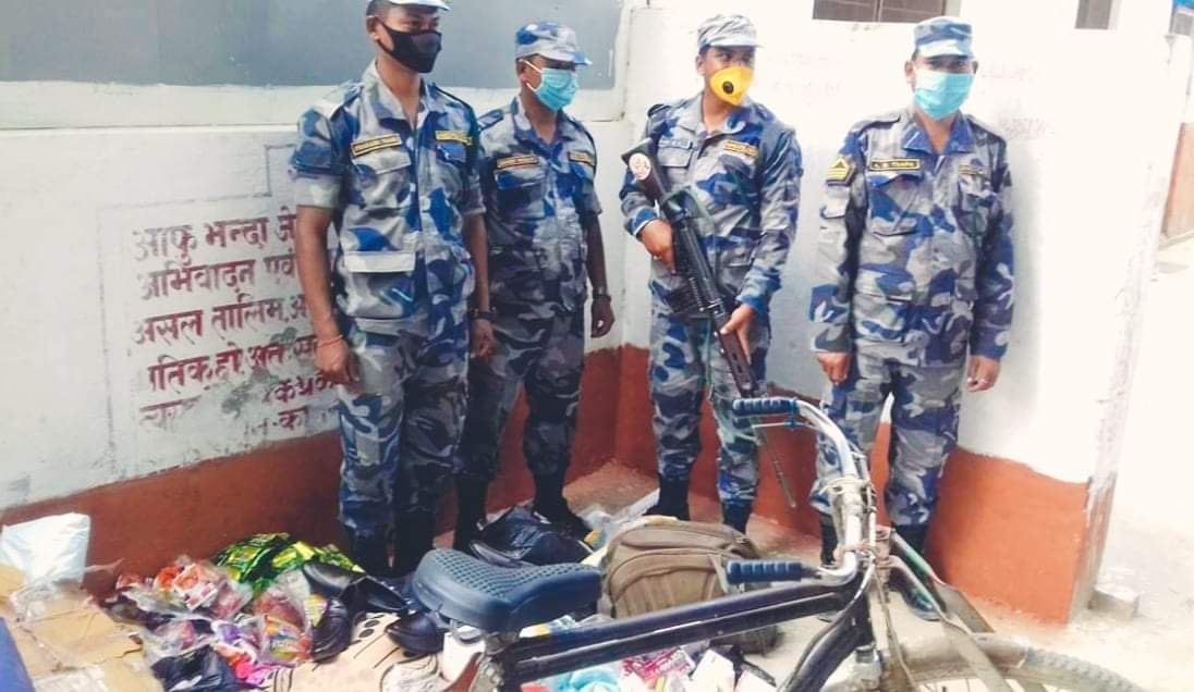 सशस्त्र प्रहरी बल बिओपी जमुनाले लाखौं मुल्यको अवैध सामग्री पक्राउ