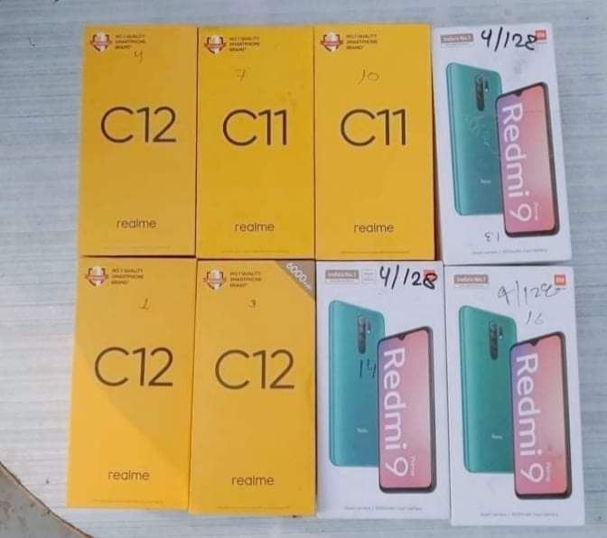 प्रहरीले भन्सार छलि गरेर ल्याइएको लाखौंको मोबाइलहरु पक्राउ