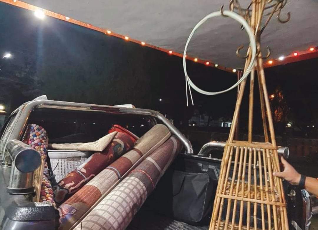 निवर्तमान मन्त्री सरकारी गलैचा बोकेर रातारात घर तिर लागे