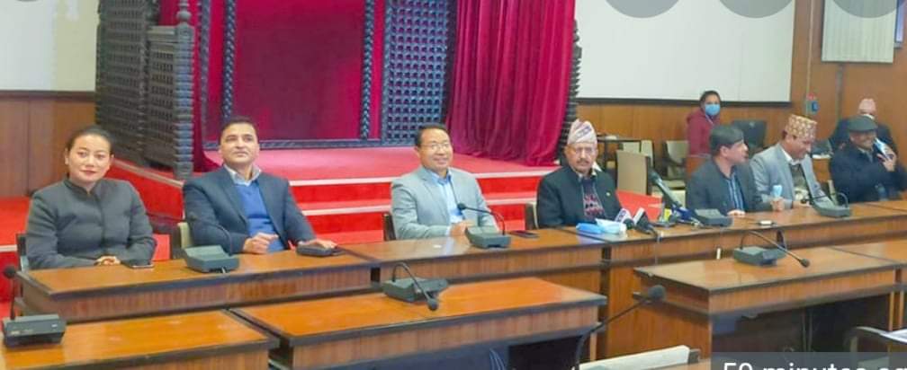 सात जना मन्त्रीहरुले दिए सामूहिक राजीनामा