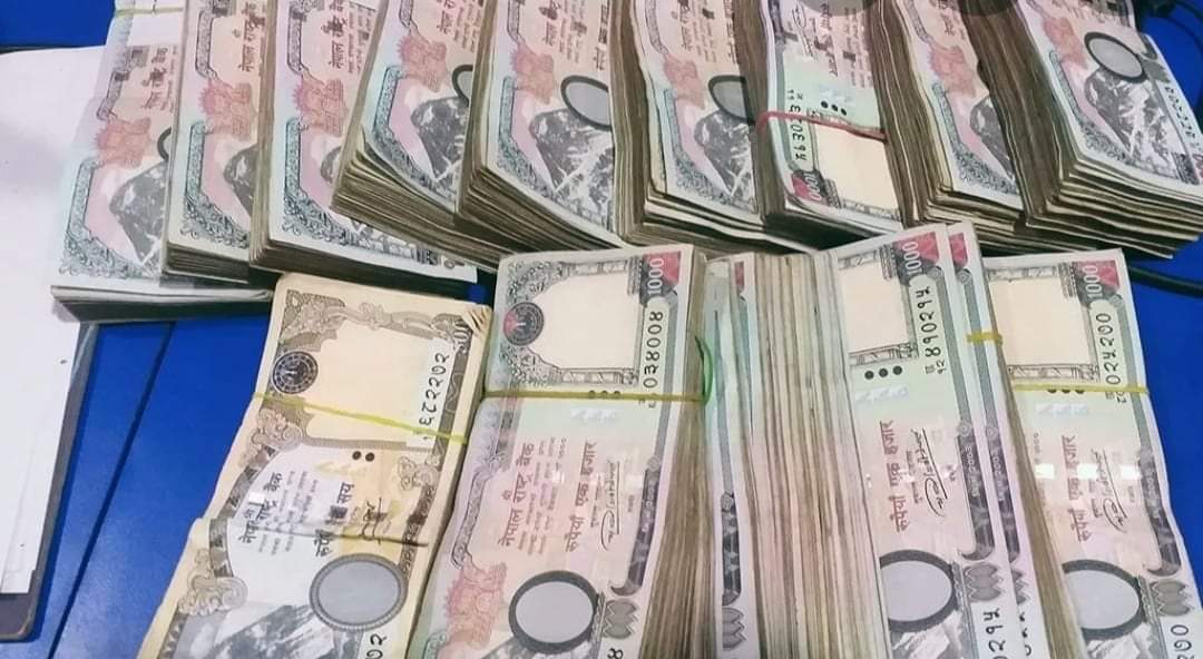 स्रोत नखुलेको १२ लाख सहित दुई भारतीय नागरिक पक्राउ