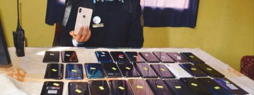 नागढुंगा प्रहरीले भन्सार छली ल्याइएका २३ थान मोबाइल पक्राउ