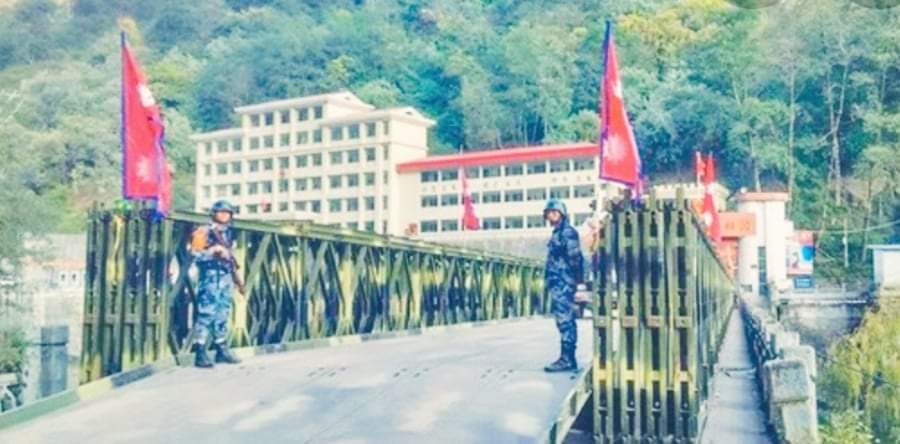 पुल निर्माणको लागि तातोपानी नाका २० दिनका लागि बन्द