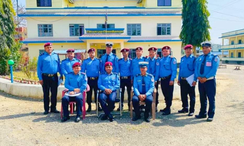 पद उन्नतिलाई दर्ज्यानी चिन्ह शु-शोभन गर्दै प्रहरी प्रबक्ता :रिजाल