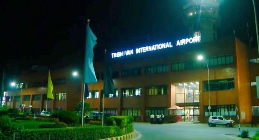 विमानस्थलबाट २६ हजार अमेरिकी डलरसहित बेलायती नागरिक पक्राउ