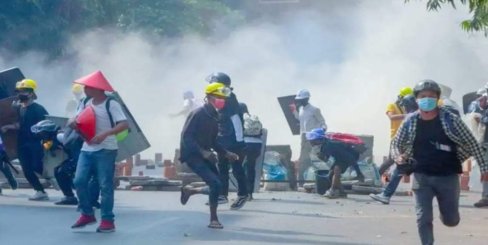 म्यान्मारमा सुरक्षाकर्मीको गोली लागि बालबच्चासहित ९० बढी मारिए