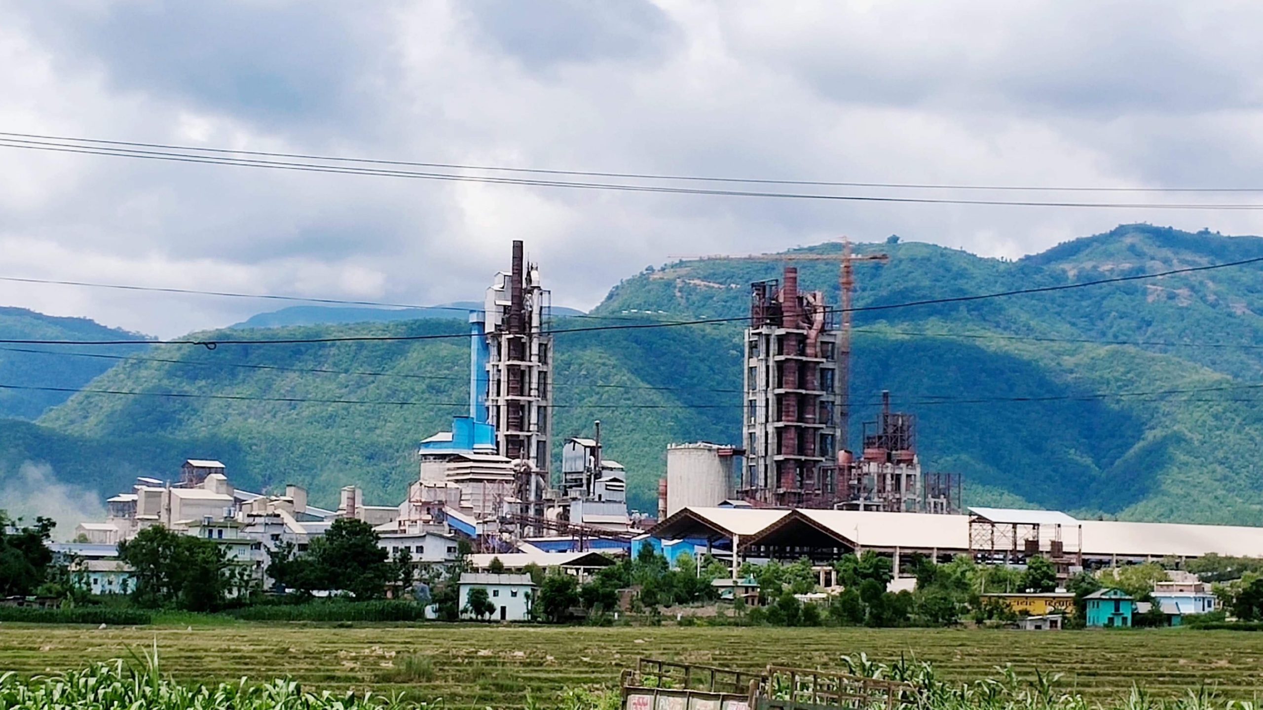 स्थानीयहरु बिमारी हुन थालेपछी घोराही सिमेन्ट विरुद्ध अदालतमा मुद्दा दर्ता