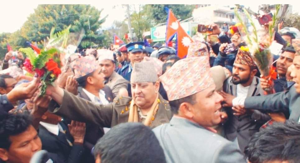 पूर्वराजा ज्ञानेन्द्र शाह फर्किए, नेपाल फर्किए विमानस्थलमा हिन्दुराष्ट्रको नारा