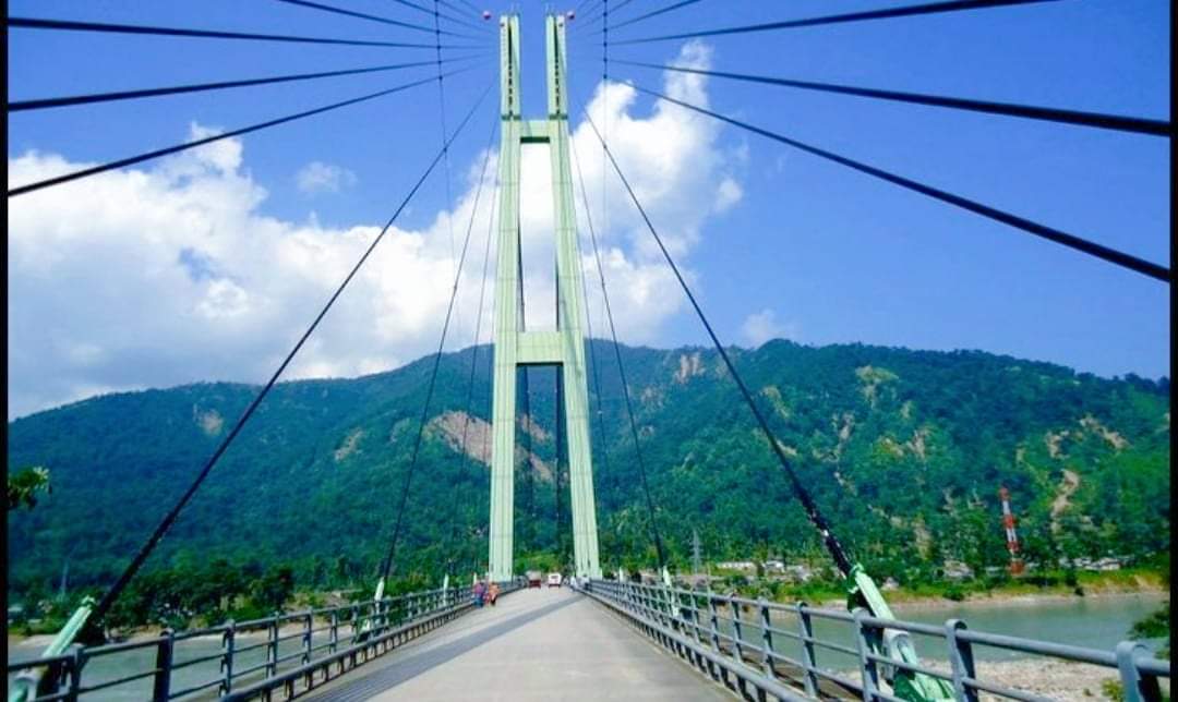 कर्णालीको चिसापानी पुलबाट हाम फालेर एक किशोर बेपत्ता एक घाइते