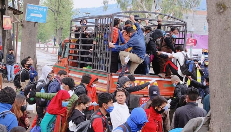 कोरोनाको कारण धमाधम काठमाडौं उपत्यका छाड्न थाले