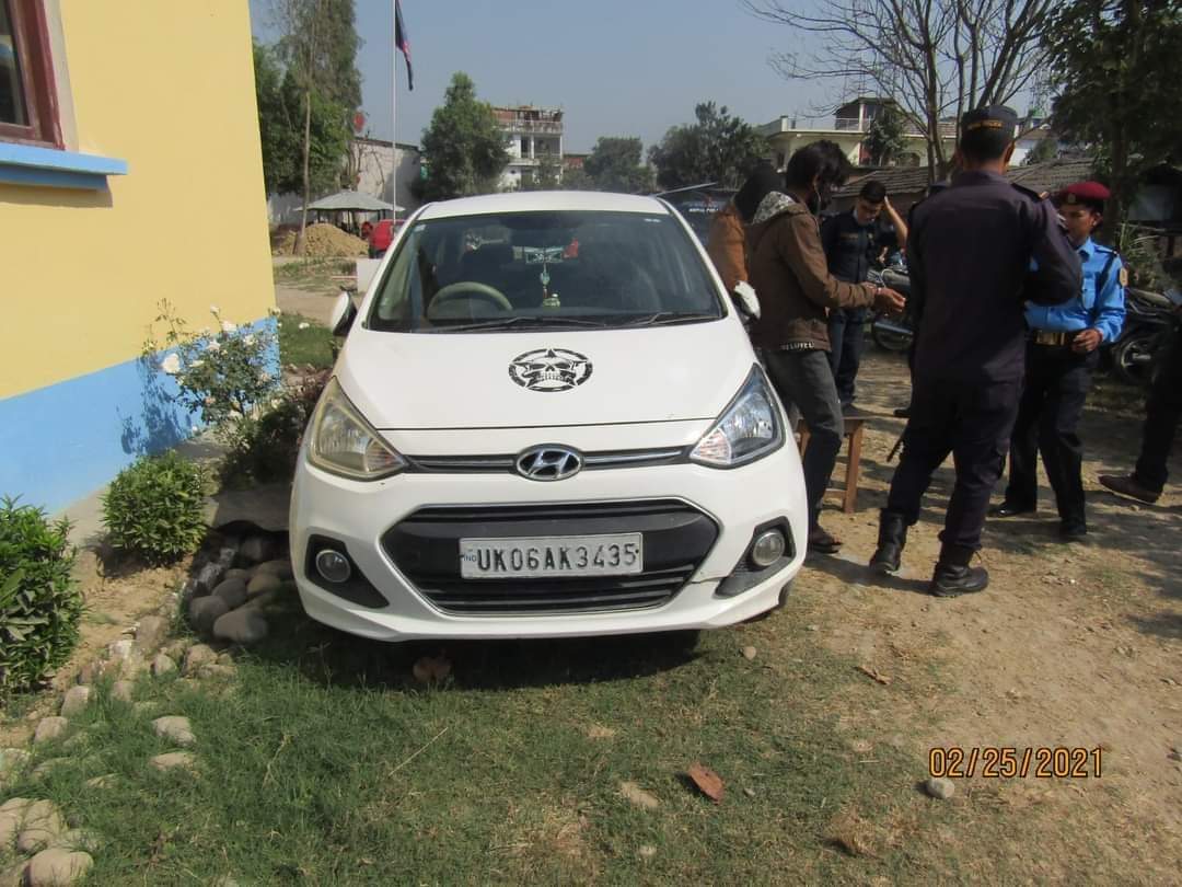 १७ लाख ६२ हजार बराबरको अबैध सामान र गाडी पक्राउ