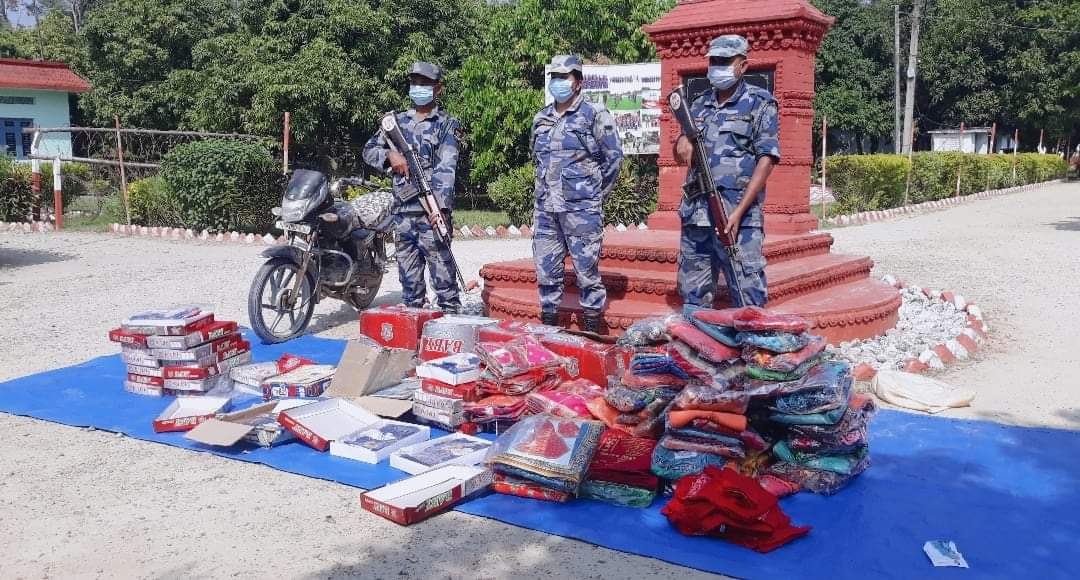 सशस्त्रद्धारा विभिन्न स्थानबाट ५ लाख बढीकाे अवैध सामान पक्राउ