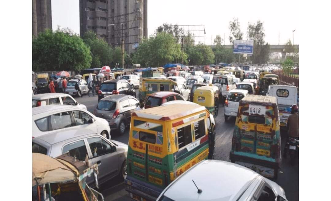 दिल्लीमा लकडाउन घर फर्कन थाले आप्रवासी कामदारहरु बिजोग