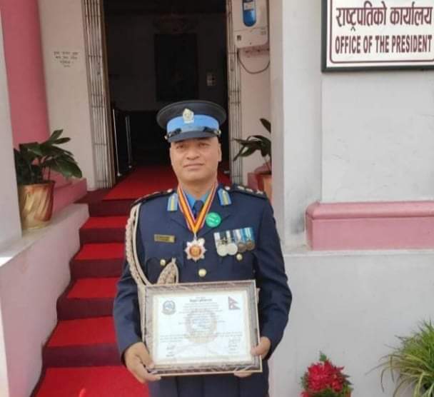 बर्दिया एसपी ईश्वर कार्की प्रवल जनसेवाश्रीद्वारा बिभुषित सम्मानित