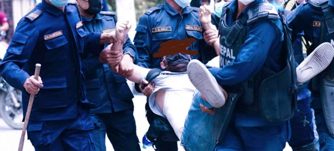 डोटी प्रहरीले अस्पतालबाट भागेका कोरोना सङ्क्रमित पक्राउ