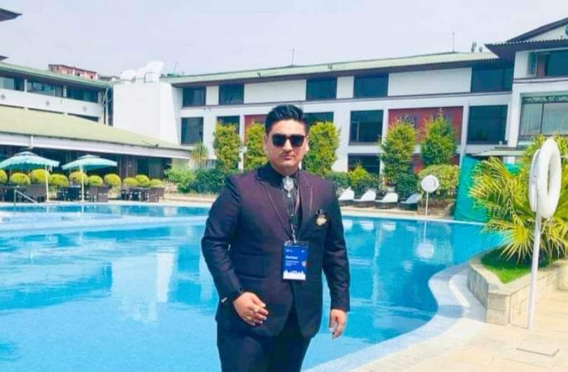 युवा व्यावसायी माइकलले गरे बिरामी र कुरुवाको लागि खान खर्चो २० हजार सहयोग