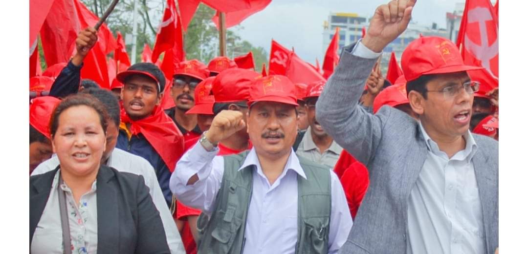 विप्लवले क्रान्तिको नाममा जनतालाई धोका दिएको भन्दै पार्टी फुट्यो