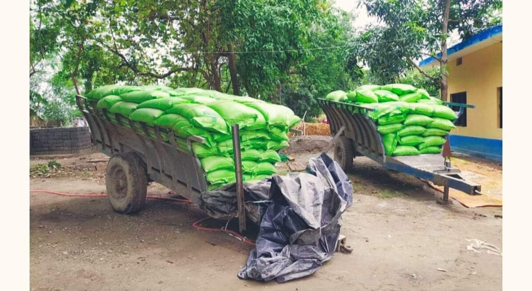 कंचनपुर प्रहरीले अबैध २०० बोरा मलखाद पक्राउ