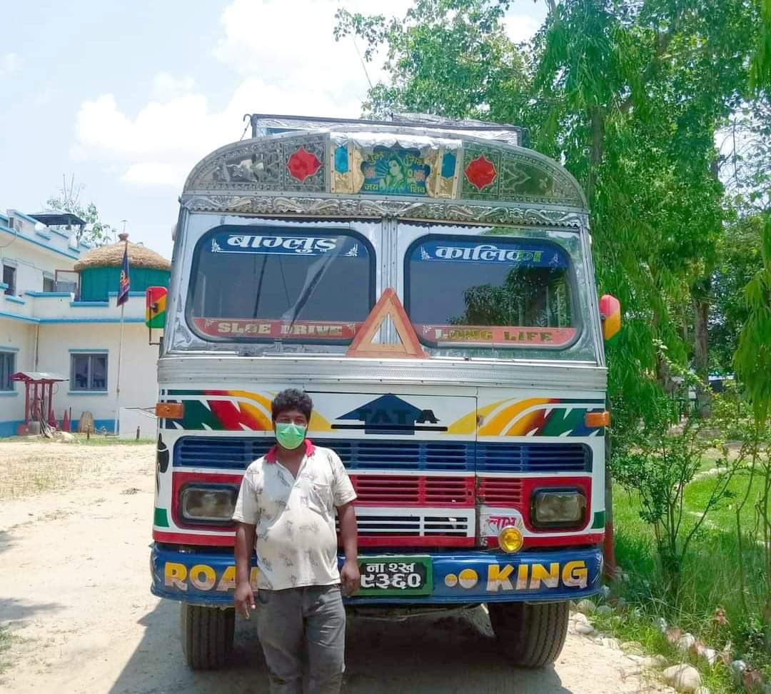 बर्दिया प्रहरीले अनुमति बिना हिँड्ने भाडाका सवारी साधनहरु कार्वाही