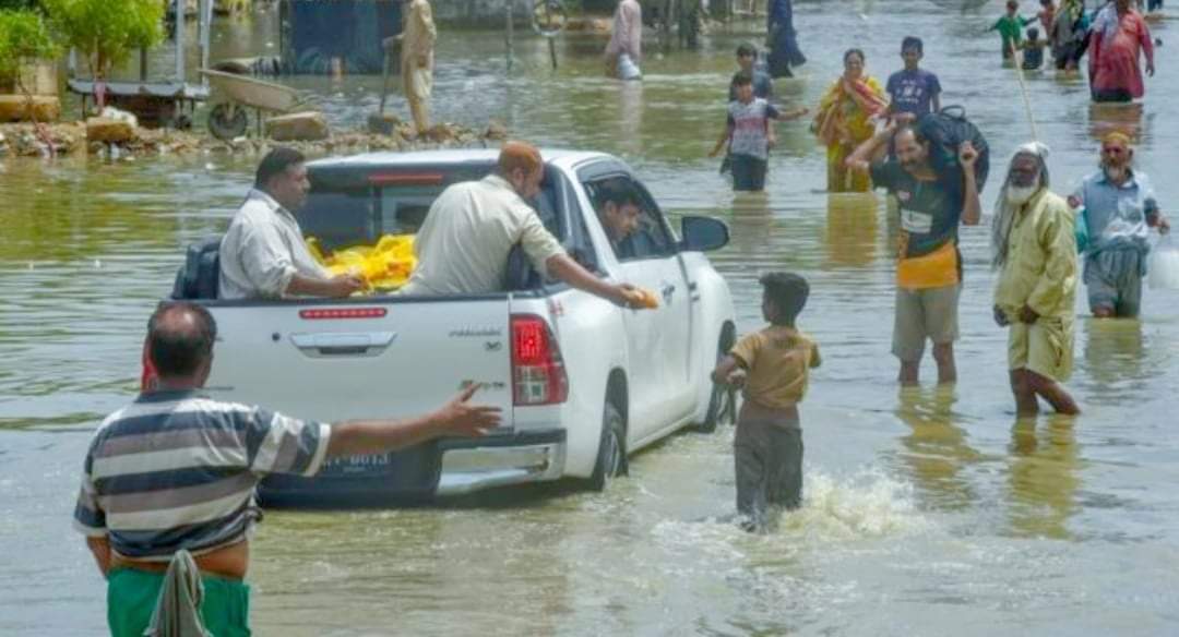 पाकिस्तानमा भारी वर्षासँगै हावाहुरीले १० जनाको मृत्यु