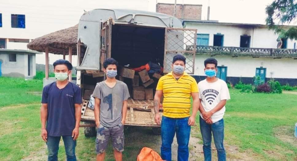 गढवा प्रहरीले २६ थान काठ सहित ४ जना पक्राउ