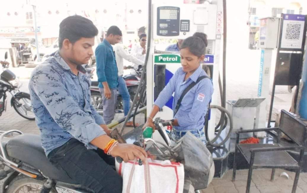 फेरि बढ्यो पेट्रोलियम पदार्थको मूल्य पेट्रोल १२७ रुपैया लिटर