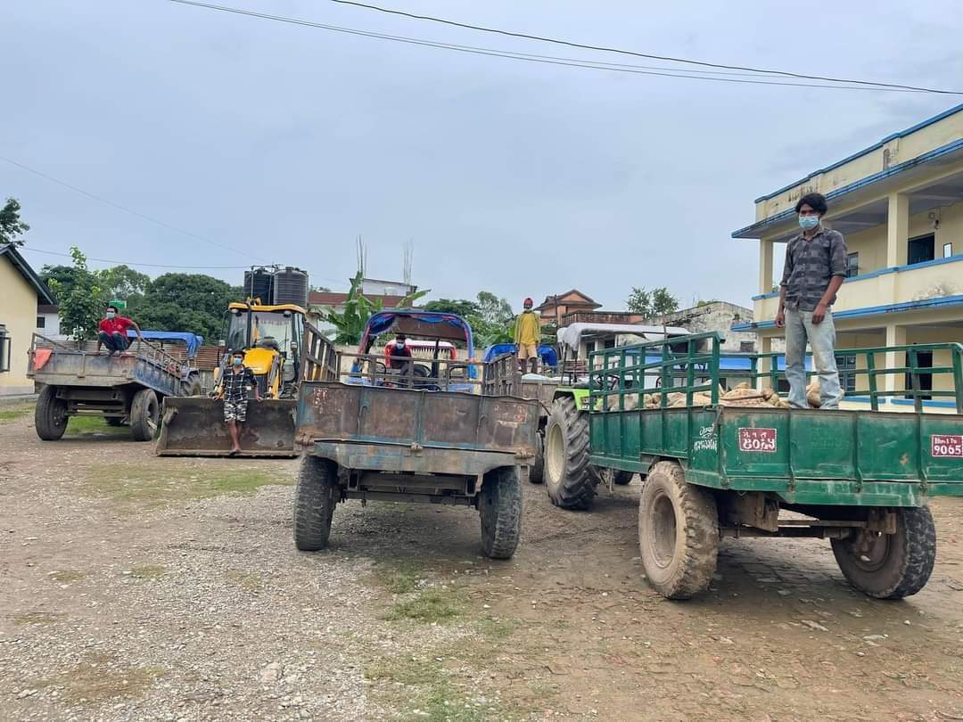 दाङ प्रहरीले विभिन्न ठाँउबाट अवैध नदिजन्य पदार्थ गर्ने १ जेसिबी ५ टेक्टर पक्राउ