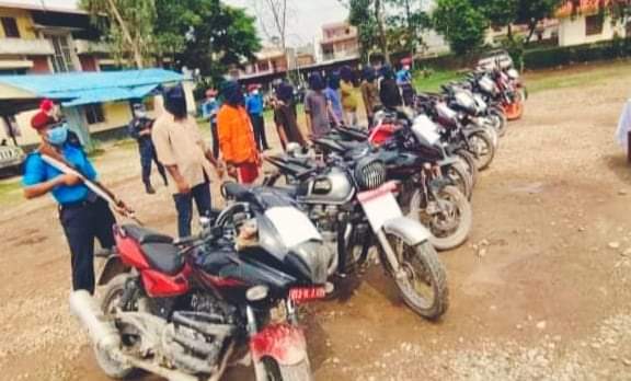 दाङ प्रहरीले १३ वटा चोरीका मोटरसाइकल सहित ८ जना पक्राउ