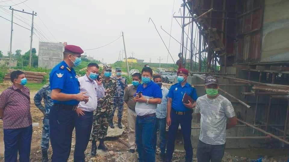 २ दिन पत्रे खोलामा आवागमन बन्द खाल्डाे बनाउदै सिडियो कुरुम्बाङ्गको पहलमा