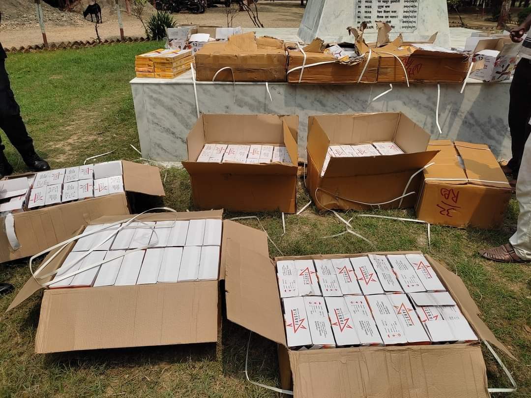 बाँके प्रहरीले भन्सार छ्लेर ल्याउदै गरेको ७० थान पंखा पक्राउ