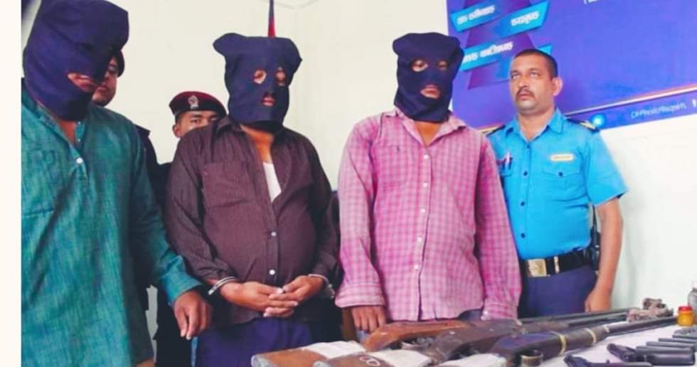कपिलवस्तु प्रहरीले विभिन्न हातहतियार सहित ४ जना पक्राउ