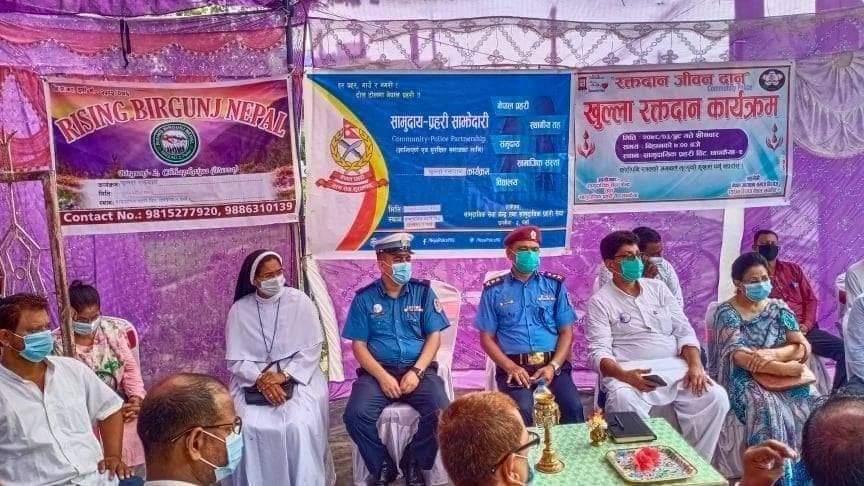 बिरगंजमा २ महिला सहित ७७ जनाले गरे रक्तदान