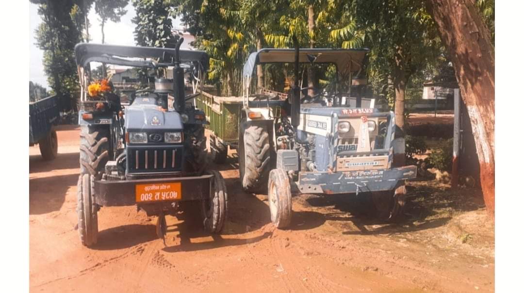 कैलाली प्रहरीले अवैध रुपमा बालुवा ओसारपसार गर्ने ११ ट्याक्टर पक्राउ
