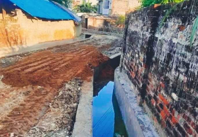 मापदण्ड विपरीत बाटो निर्माण घर घरमा पानी पुग्ने जोखिम