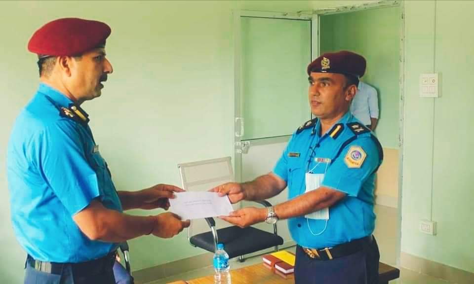 कैलाली एसपी अधिकारी र टिकापुरका डिएसपी सापकोटा सहित ९ जना पुरस्कृत