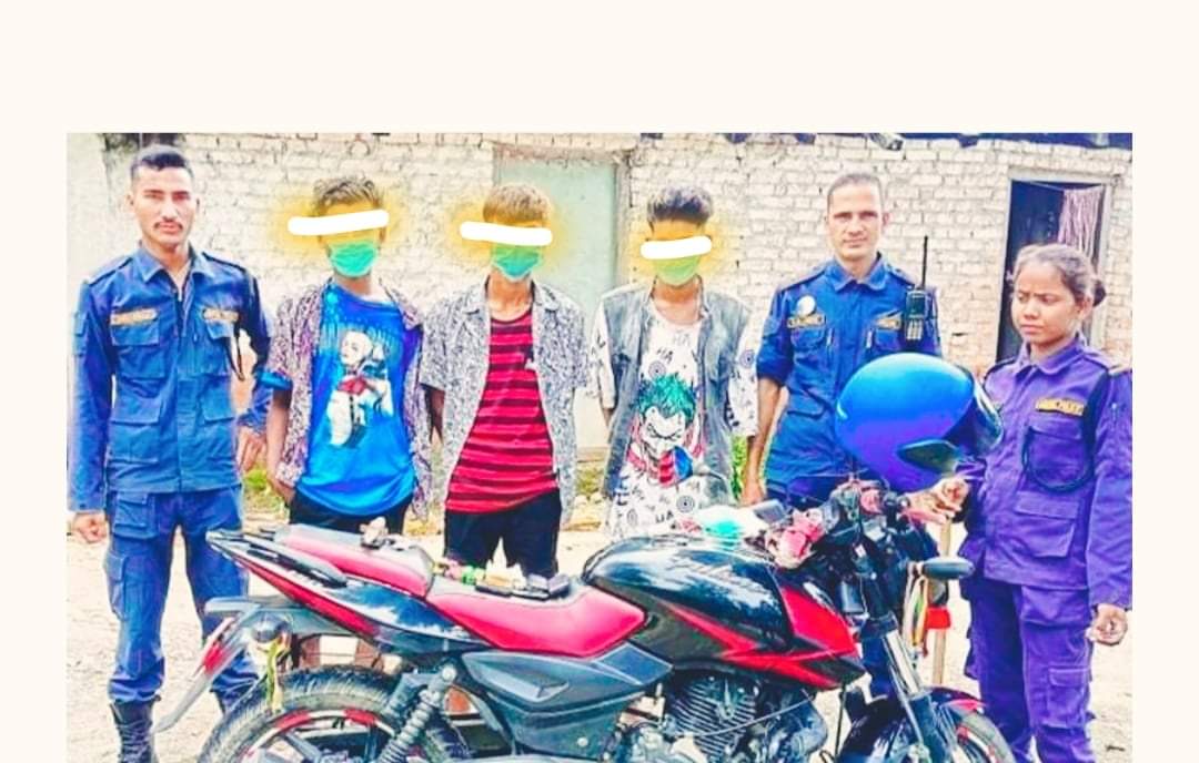 धनगढीबाट मोटरसाइकल चोरीमा संलग्न ३ जना पक्राउ