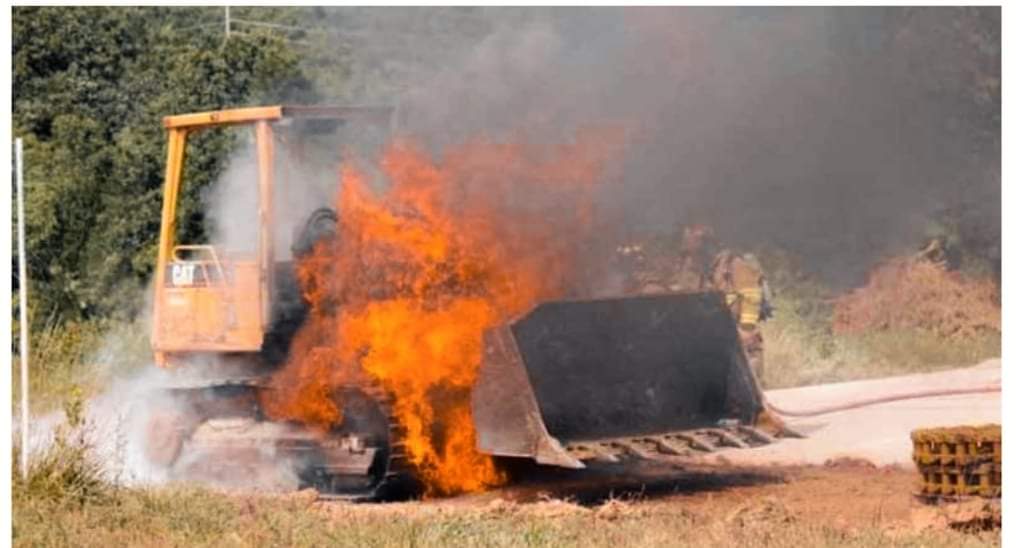 डोटीमा अज्ञात व्यक्तिद्वारा डोजरमा आगजनी पूर्ण रूपमा जलेर नष्ट